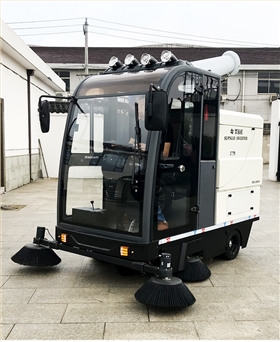 駕駛室清掃車：水泥攪拌站場地保潔的得力幫手