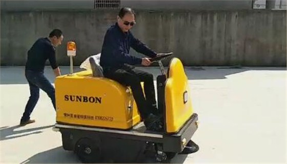 圣倍諾電動(dòng)掃地車