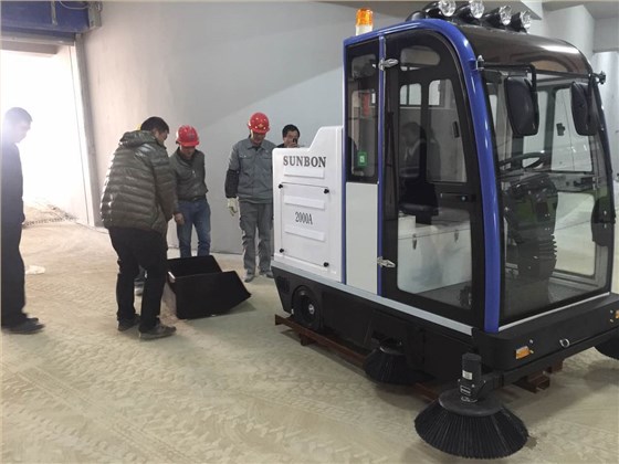 圣倍諾車(chē)庫(kù)掃地車(chē)2000A
