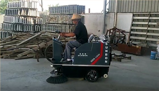 小型車間掃地機1200順利交付蘇州煜天架業