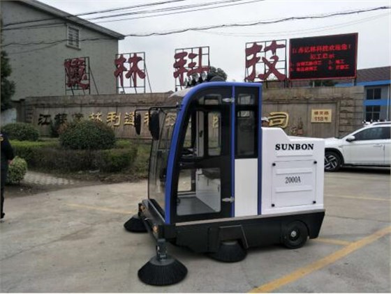 圣倍諾電動駕駛式掃地車，城市清潔的&ldquo;守護者&rdquo;