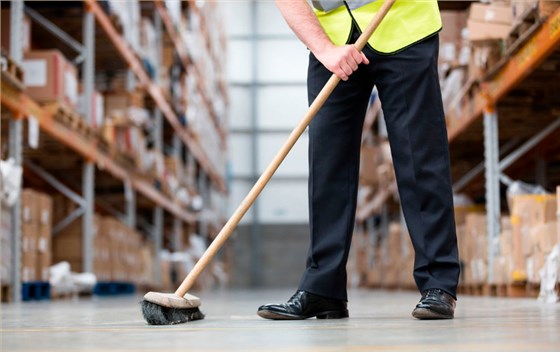 倉(cāng)庫(kù)掃地車(chē)助您解決倉(cāng)庫(kù)清掃難題