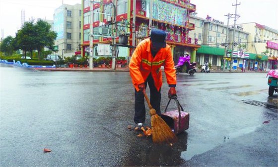 電動(dòng)掃地車讓環(huán)衛(wèi)保潔更安全