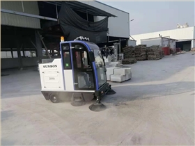 圣倍諾電動清掃車用品質和效果說話