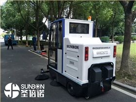  電動清掃車是環衛工人好幫手