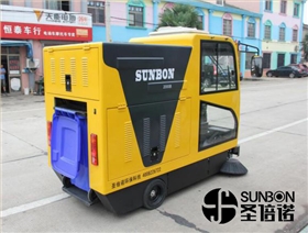  電動清掃車是環衛工人好幫手