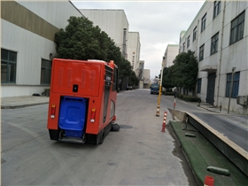 駕駛式掃地車在工廠企業的清潔優勢