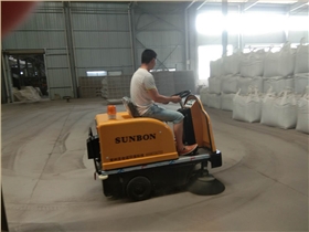 電動清掃車能滿足工廠清潔需求提高生產(chǎn)效率