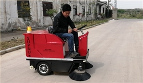 廣西百色某化工廠采購(gòu)小型電動(dòng)掃地車