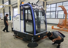 電動掃地機順利交付浙江湖州某汽車設備廠