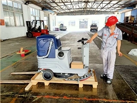  江蘇宜興陶瓷廠采購駕駛式洗地機