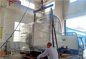 全封閉掃地車(chē)2000A出貨紹興某機(jī)電股份公司