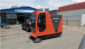 浙江某農貿市場采購2000B電動清掃車