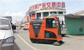 浙江某農貿市場采購2000B電動清掃車