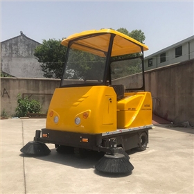 國產(chǎn)路面清掃機哪款好？