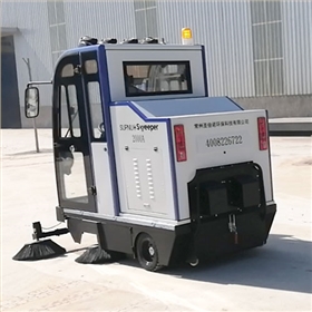 全封閉電動駕駛掃地車 全封閉電動駕駛掃地車