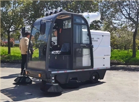 駕駛式掃地機節省成本提高效率