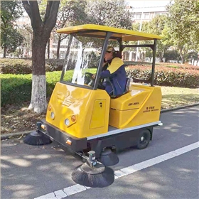 小型電動掃地車