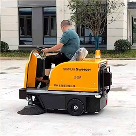 駕駛型電動掃地車