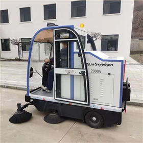 室外電動掃地機(jī)