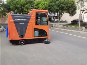 學校使用掃地車，應該如何選擇呢？