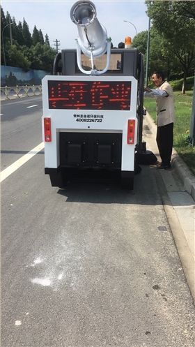 車站清掃車的操作簡單，得到了環(huán)衛(wèi)人員的認(rèn)可