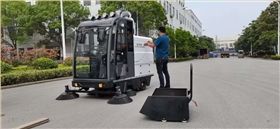 電動清掃車在園區保潔中的應用進行介紹