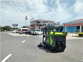 霧炮電動(dòng)掃地車不僅能夠清掃廠區(qū)路面 霧炮電動(dòng)掃地車不僅能夠清掃廠區(qū)路面