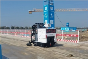 電動(dòng)清掃車的出現(xiàn)使清掃變得容易，地面垃圾清潔能力強(qiáng)