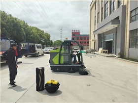 小型垃圾掃地車