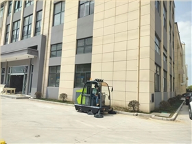 那么在哪里可以找到物業(yè)使用的電動(dòng)掃地車？在選擇時(shí)要考慮哪些因素呢？