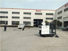 電動駕駛掃地車:環保與高效的完美結合 電動駕駛掃地車:環保與高效的完美結合