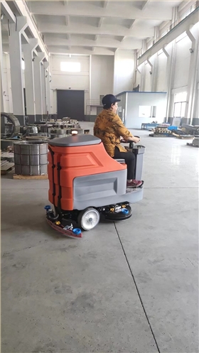 春季景區清潔新選擇:小型馬路清掃車 春季景區清潔新選擇:小型馬路清掃車