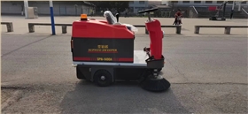 駕駛式掃地機清掃工業廠區的具體步驟如下：