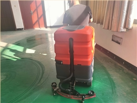 洗地機(jī)的廣泛應(yīng)用不僅提高了清潔效率,也在一定程度上對環(huán)境產(chǎn)生積極影響 洗地機(jī)的廣泛應(yīng)用不僅提高了清潔效率,也在一定程度上對環(huán)境產(chǎn)生積極影響