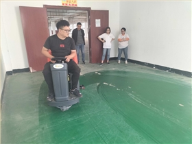 洗地機(jī)的廣泛應(yīng)用不僅提高了清潔效率,也在一定程度上對環(huán)境產(chǎn)生積極影響 洗地機(jī)的廣泛應(yīng)用不僅提高了清潔效率,也在一定程度上對環(huán)境產(chǎn)生積極影響