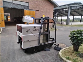 駕駛式掃地車：顛覆多個行業的清潔新力量