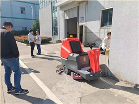  在現(xiàn)代的工業(yè)環(huán)境中，工廠洗地機(jī)的作用不可小覷