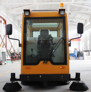 圣倍諾電動(dòng)掃地車2000A