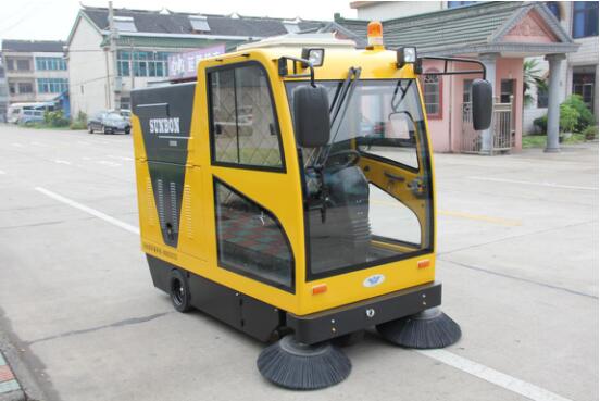 電動(dòng)掃地車2000B