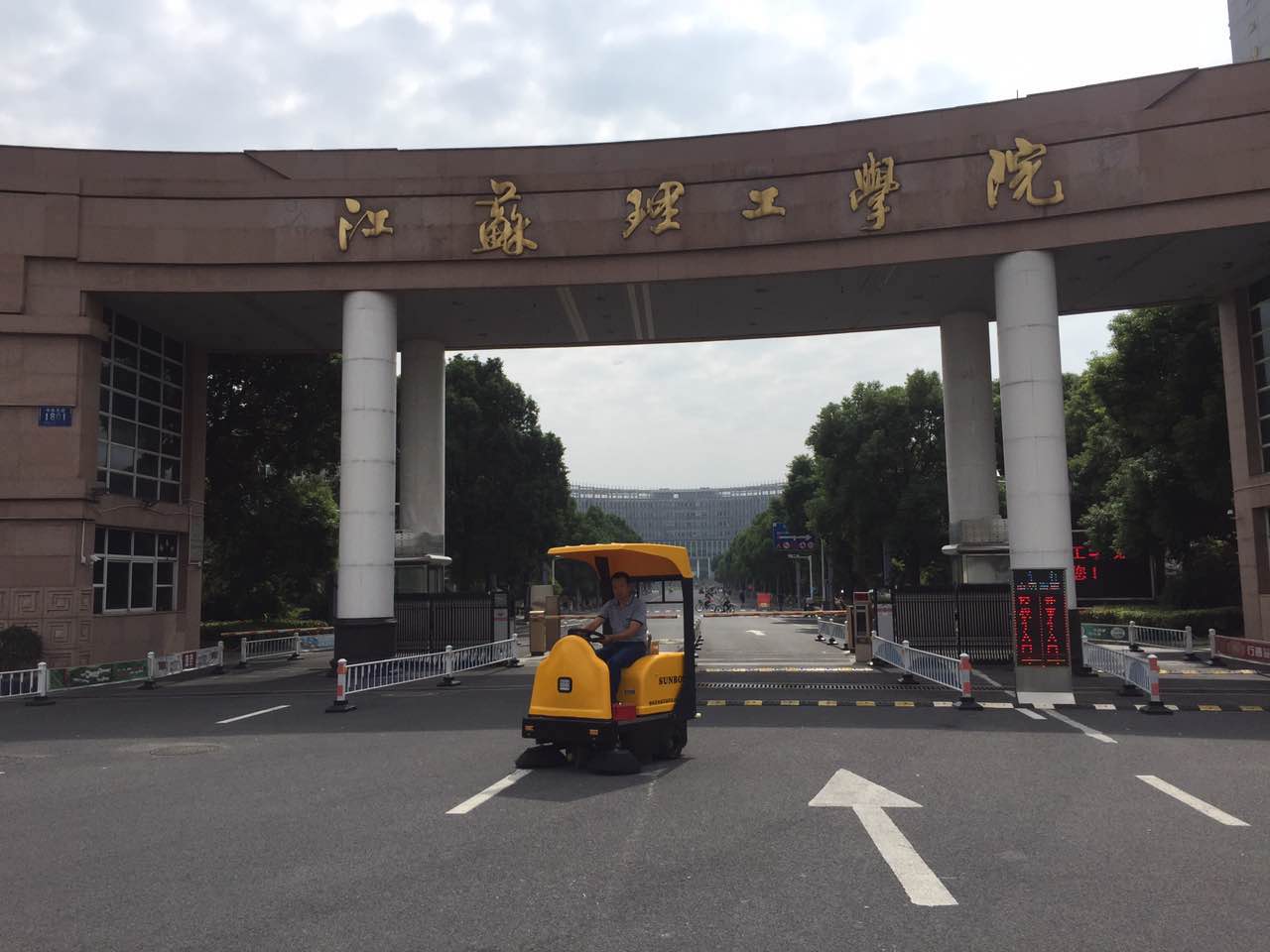 圣倍諾電動掃地機(jī)