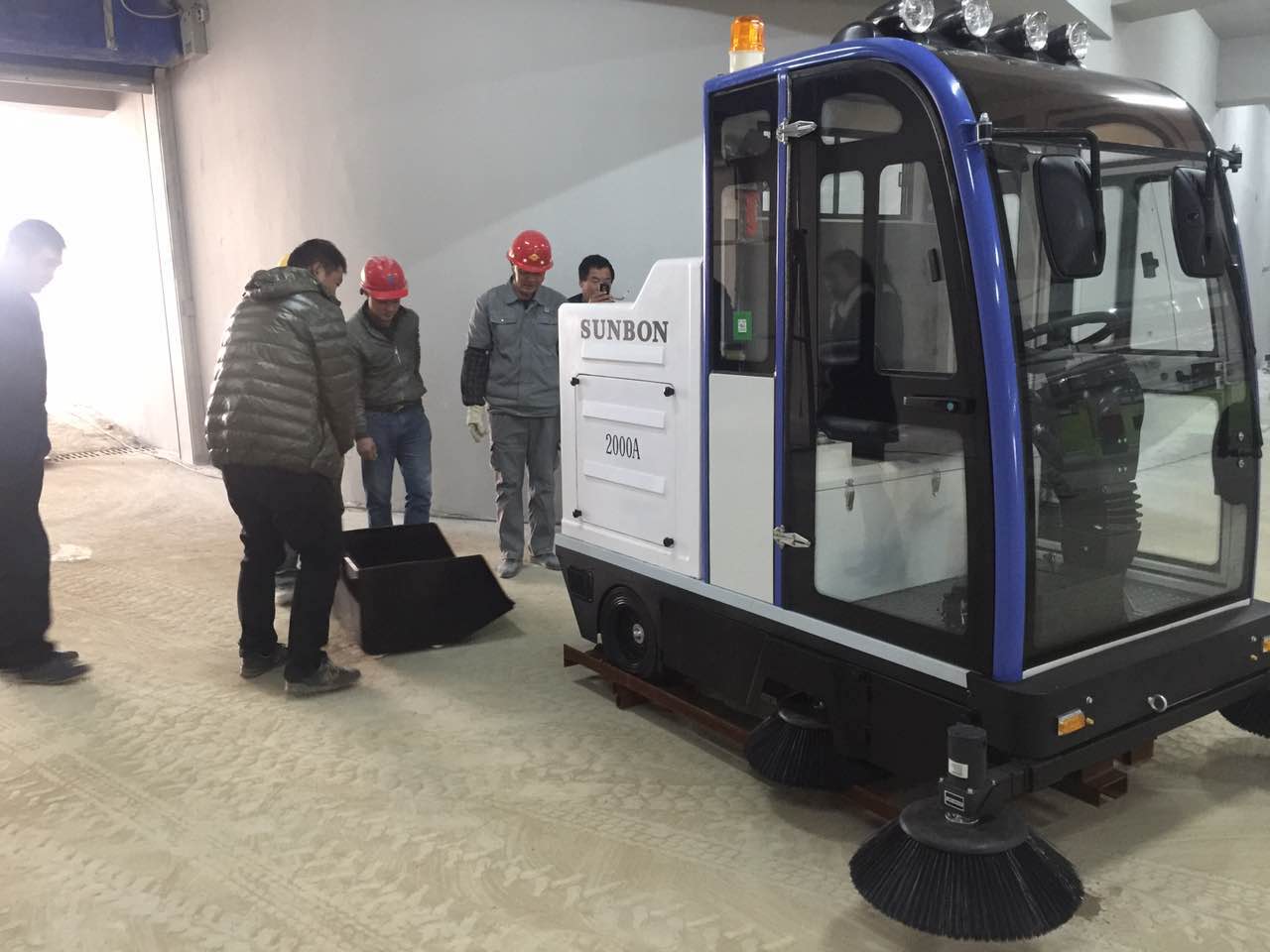 圣倍諾全封閉電動掃地機