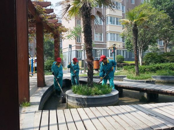 物業(yè)園區(qū)道路高效清掃就選圣倍諾電動(dòng)掃地車