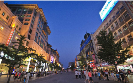 電動(dòng)掃地車(chē)在廣場(chǎng)步行街的應(yīng)用 