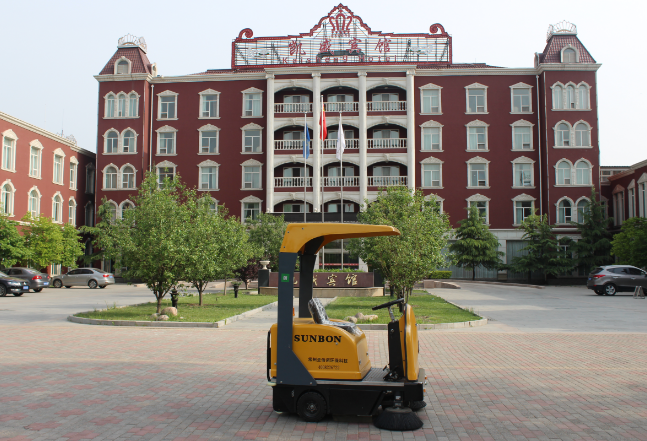 小型電動掃地車在市政環衛有哪些作用