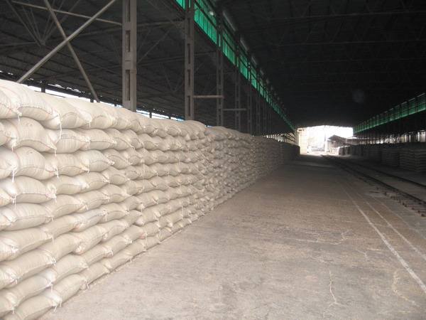 小型電動掃地車在糧庫的應用 小型電動掃地車在糧庫的應用