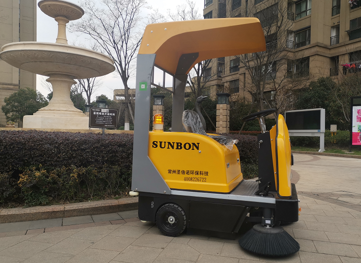 小型電動掃地車服務于物業小區
