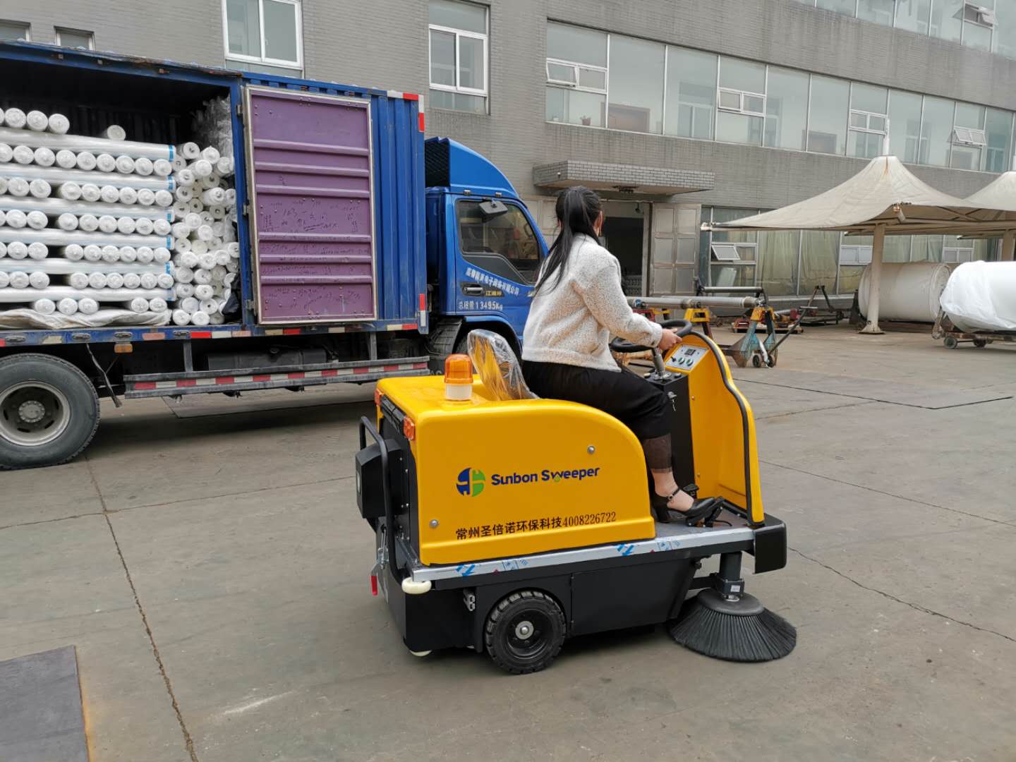 電動掃地機在石家莊鋼材廠的應用案例