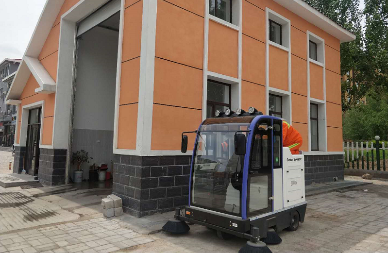 電動(dòng)掃地車(chē)入駐赤峰環(huán)衛(wèi)打造靚麗城市環(huán)境
