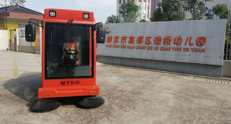 電動清掃車走進南京高淳區某幼兒園